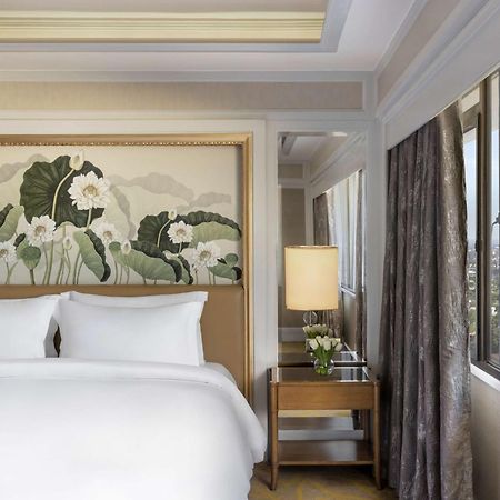 Dusit Thani Manila Makati City Exterior foto A bedroom at the hotel