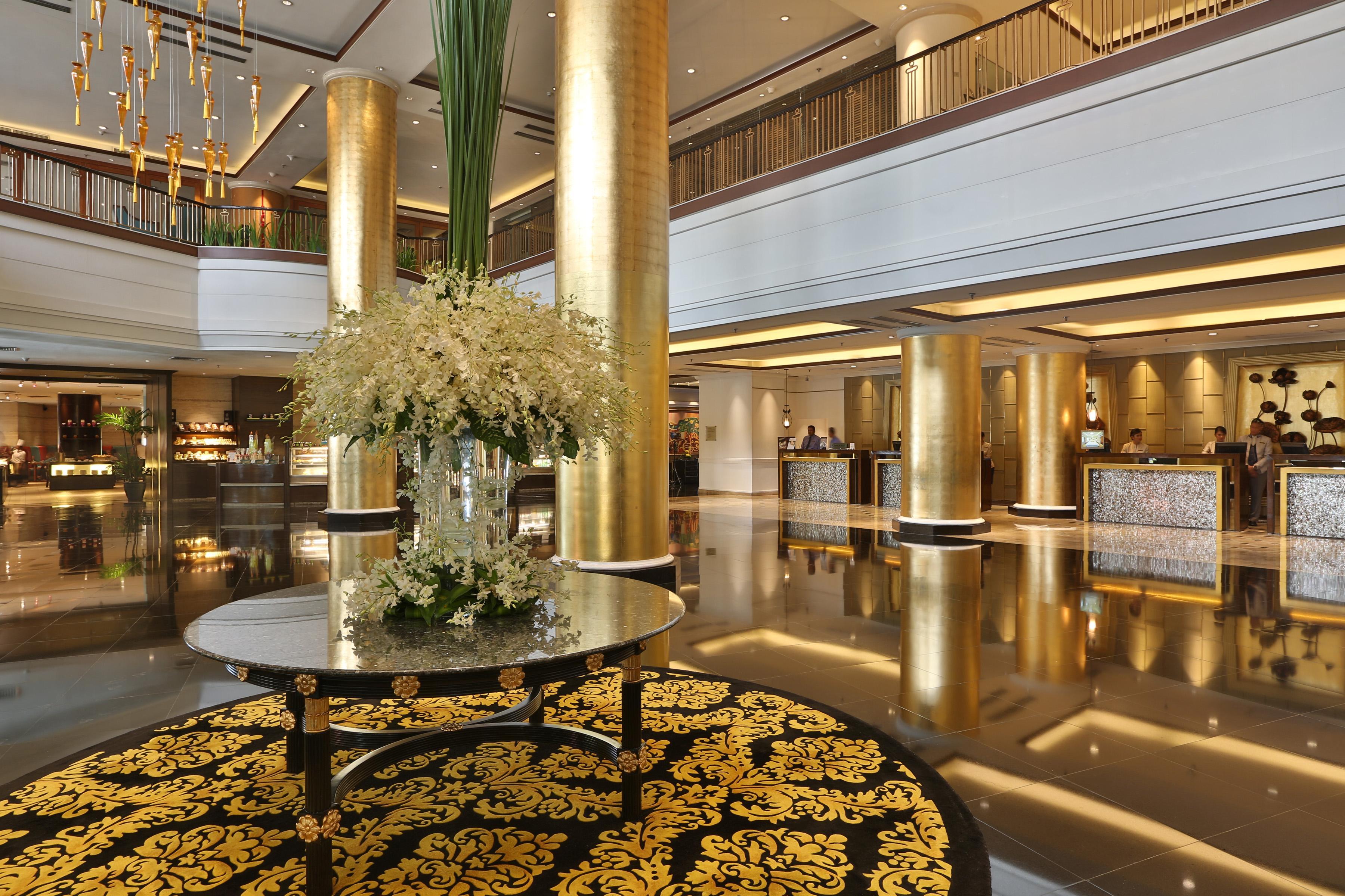 Dusit Thani Manila Makati City Exterior foto The lobby of the hotel