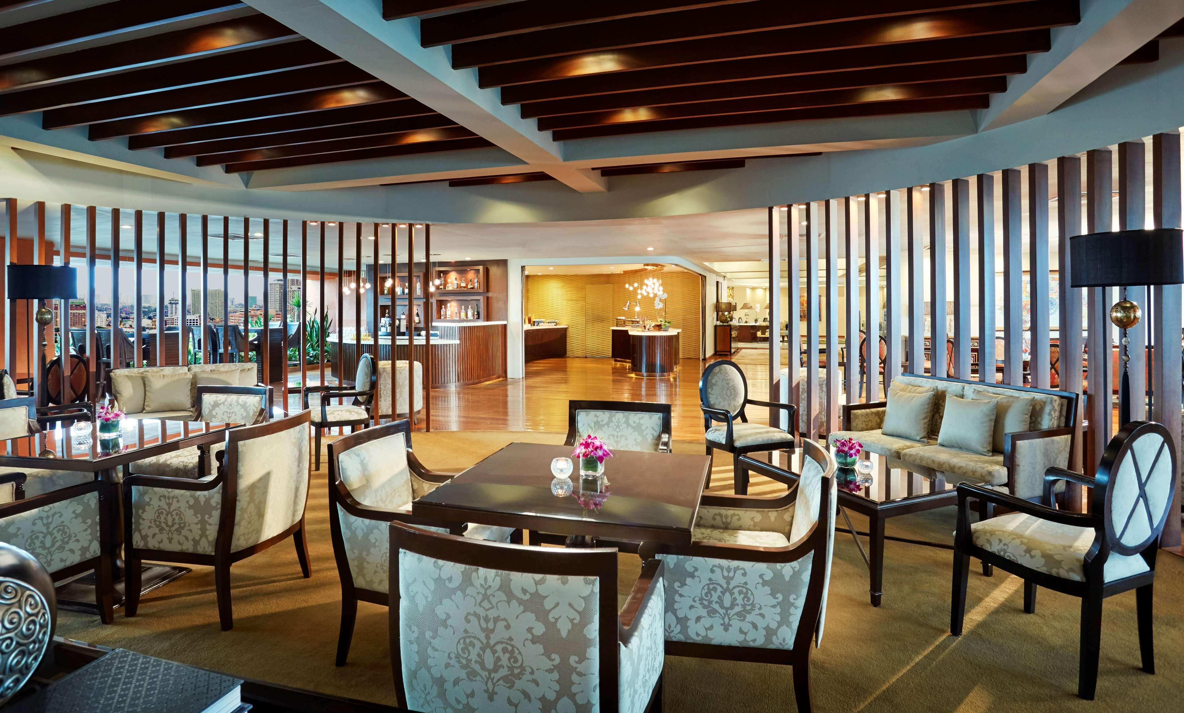Dusit Thani Manila Makati City Exterior foto The lounge at the airport