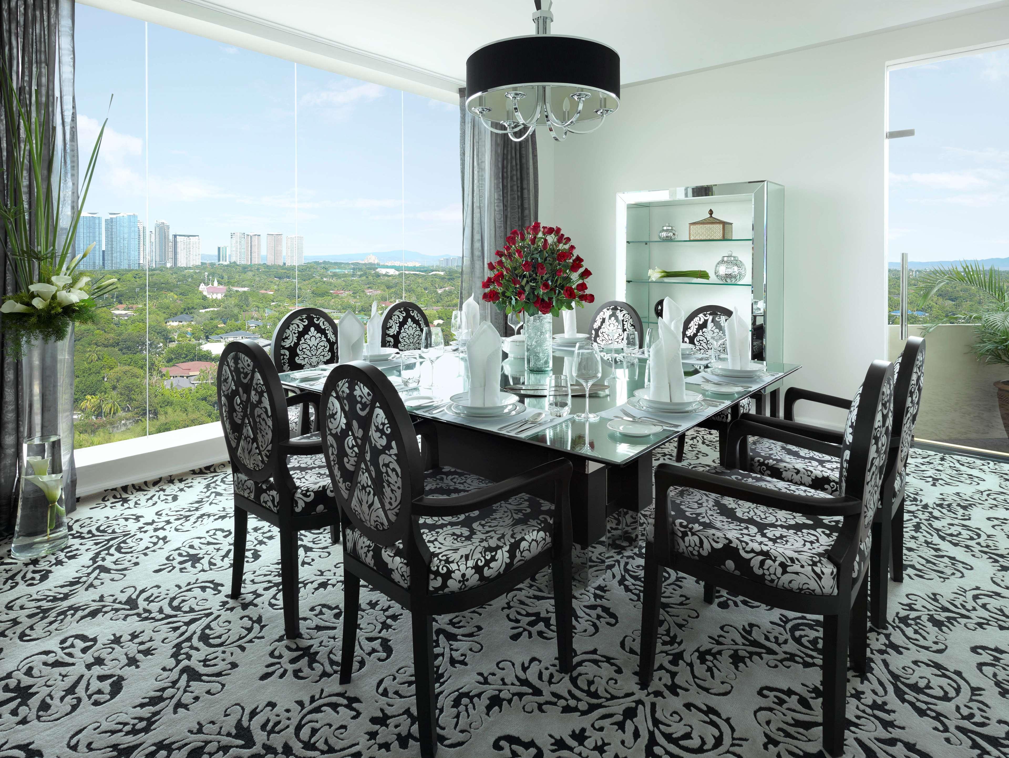 Dusit Thani Manila Makati City Exterior foto A dining room