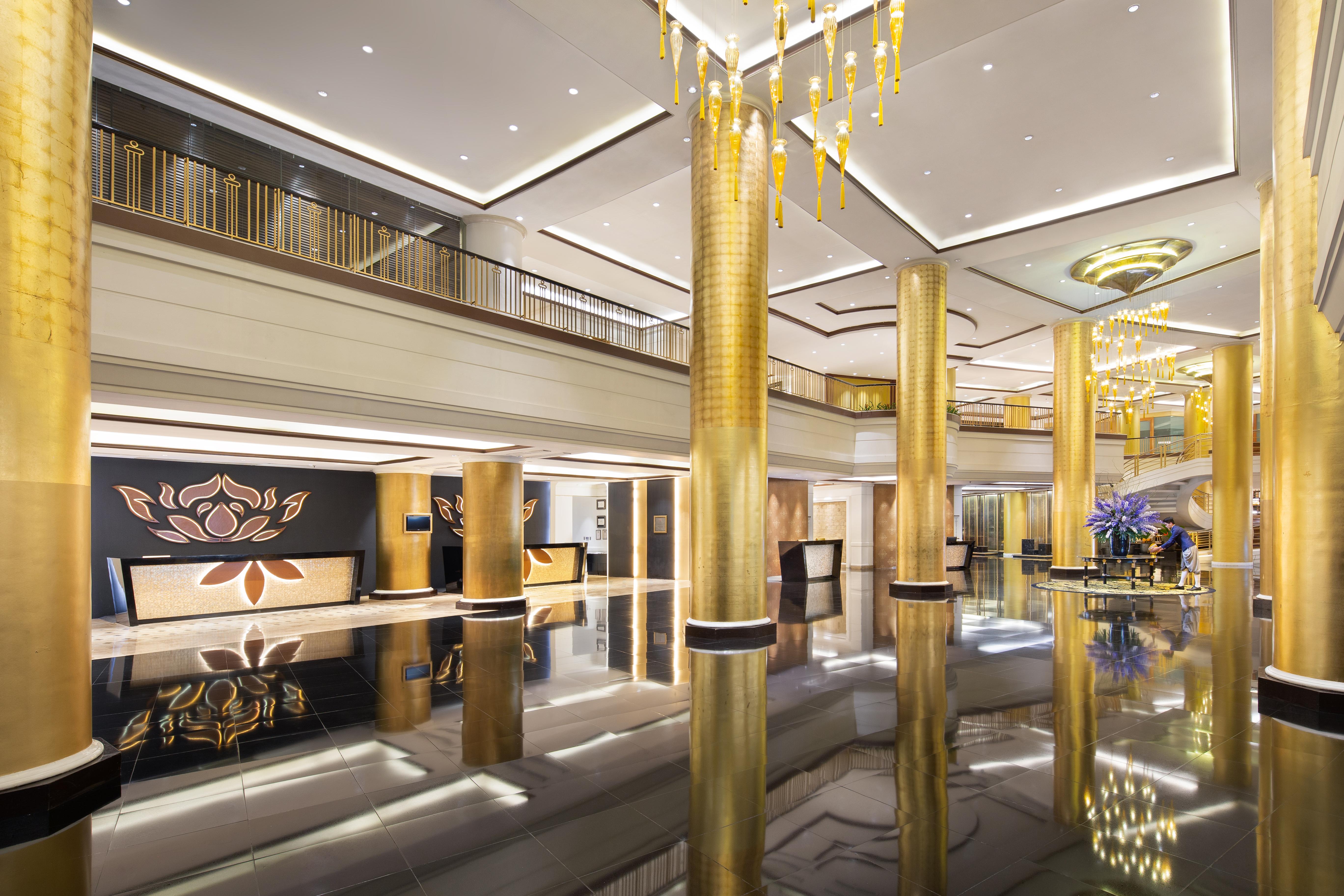 Dusit Thani Manila Makati City Exterior foto The lobby of the hotel