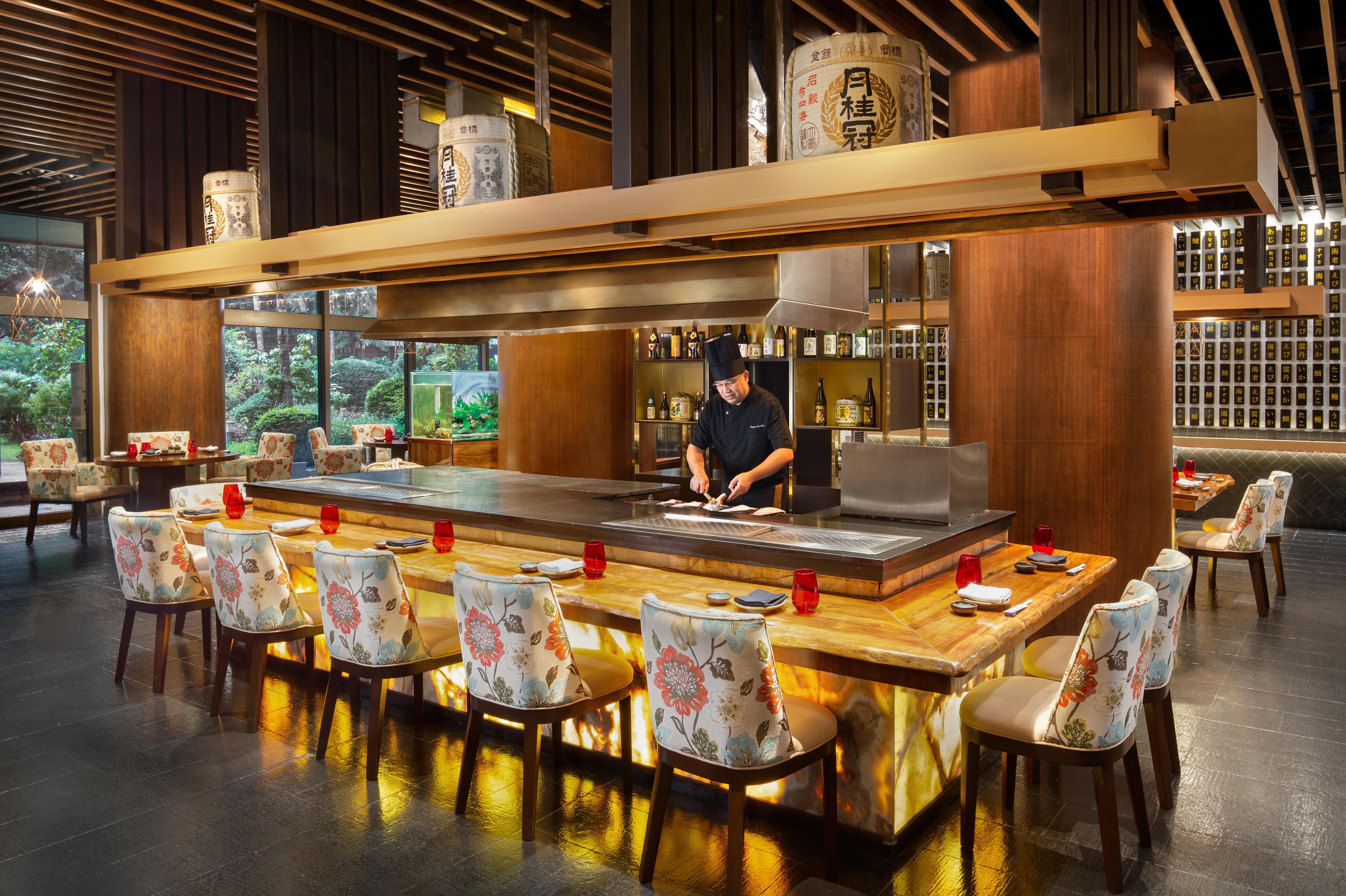 Dusit Thani Manila Makati City Exterior foto Sushi restaurant in Singapore