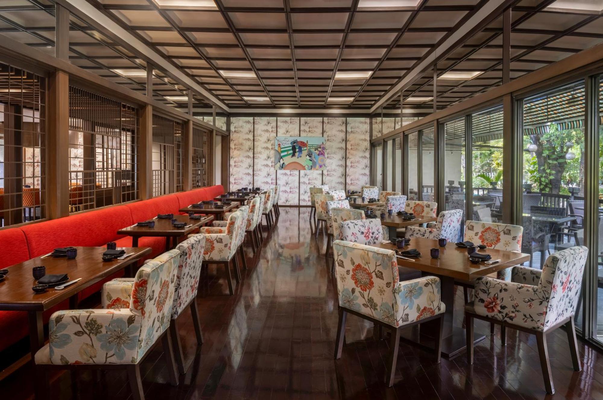Dusit Thani Manila Makati City Exterior foto Interior of a restaurant in Tokyo