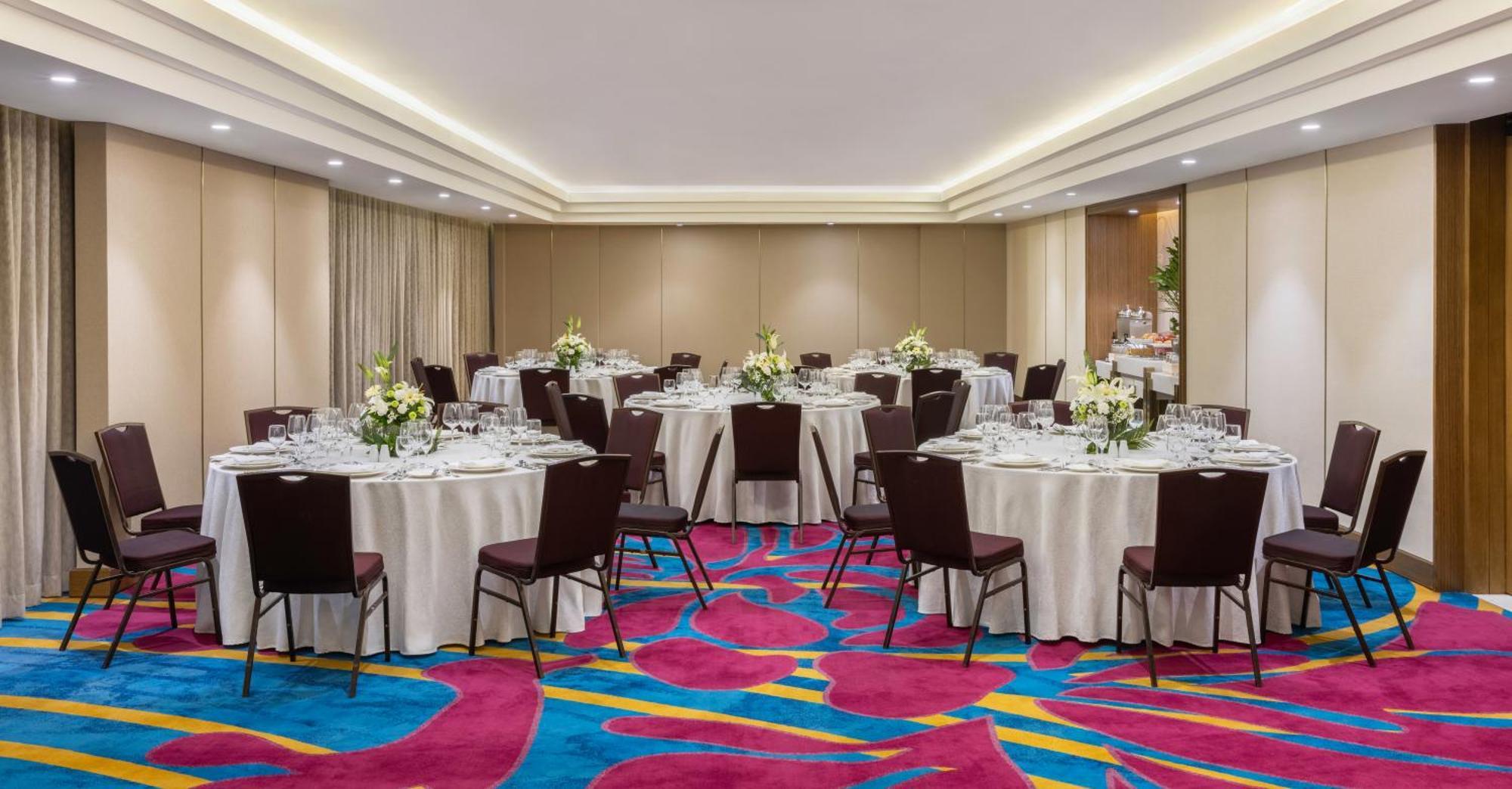 Dusit Thani Manila Makati City Exterior foto The ballroom